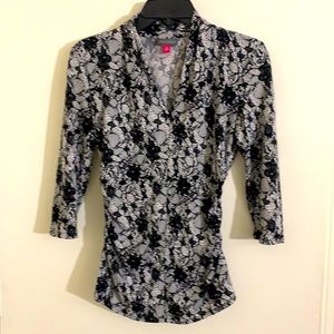 Vince Camuto lace print ruched top, XS